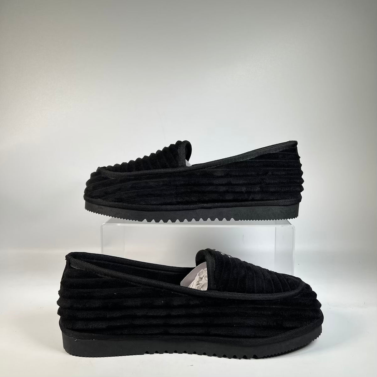 GV Gallery Raspberry Hills Deebo Black House Slippers (2026) Size 10 NEW s23408