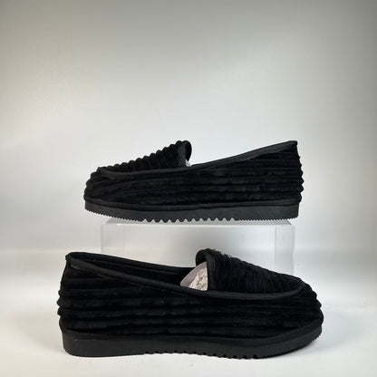 GV Gallery Raspberry Hills Deebo Black House Slippers (2026) Size 10 NEW s23408