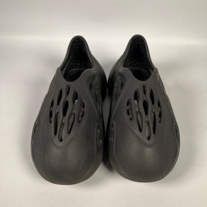Yeezy Foam Runner Onyx (2024) Size 11k USED s18970
