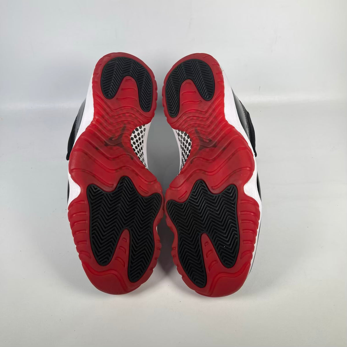 Jordan 11 Bred Playoffs (2019) Size 11 USED s23816