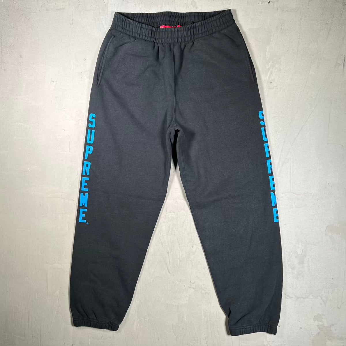 Supreme Washed Blue Logo Black Sweatpants (2026) Size Small NEW x18767