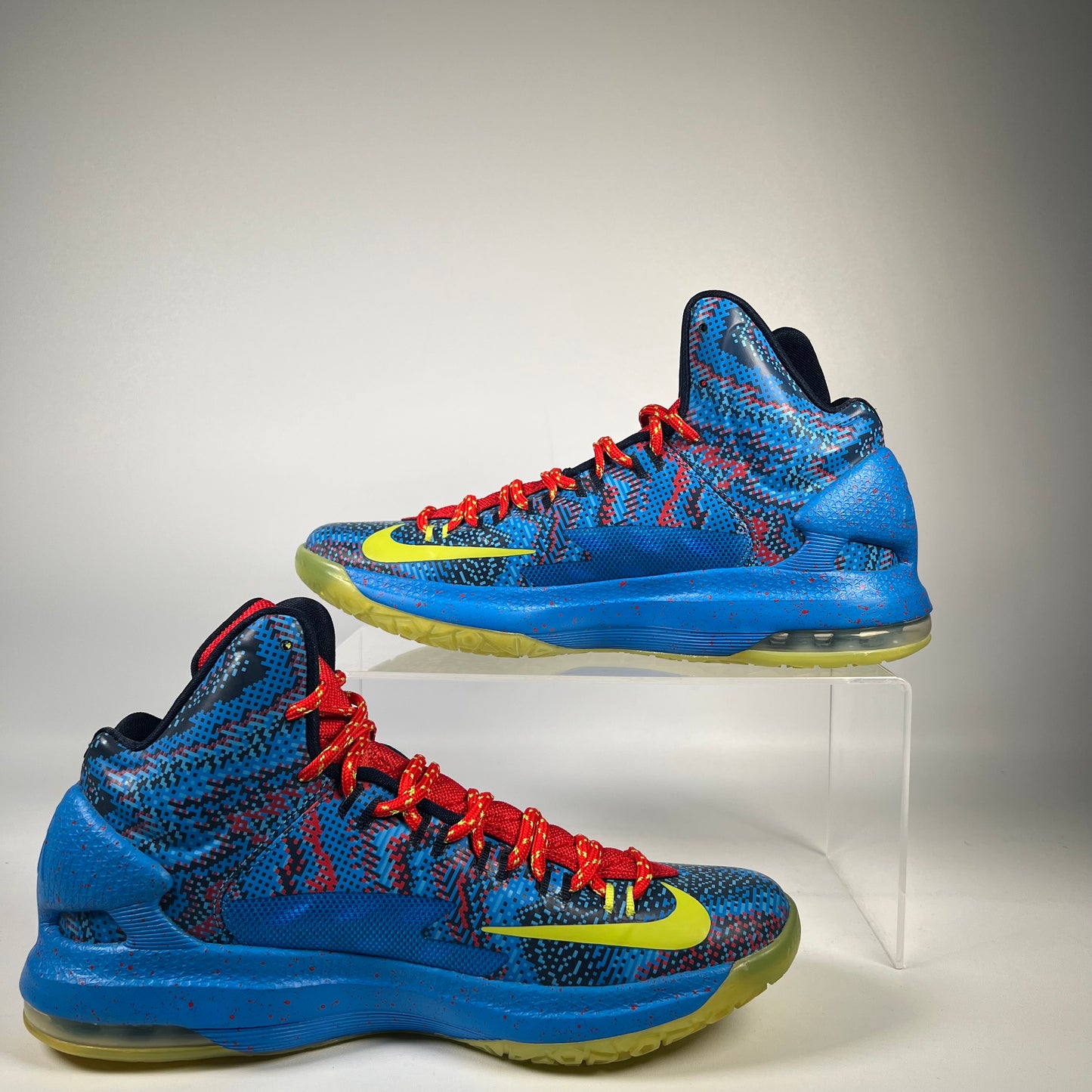 KD 5 Christmas (2012) Size 8 USED s20204