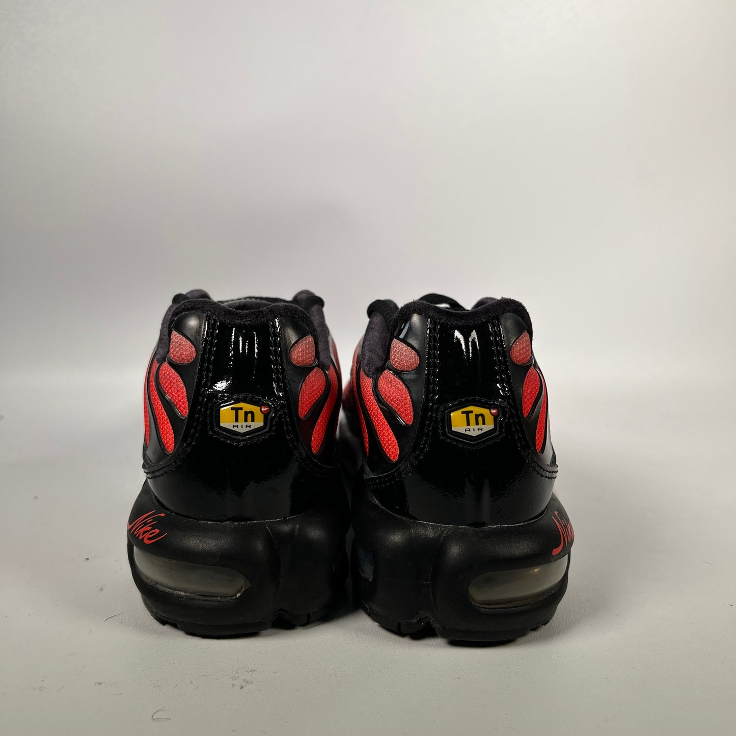 Nike Air Max Plus Sisterhood (2021) Size 8m / 9.5w USED s18575