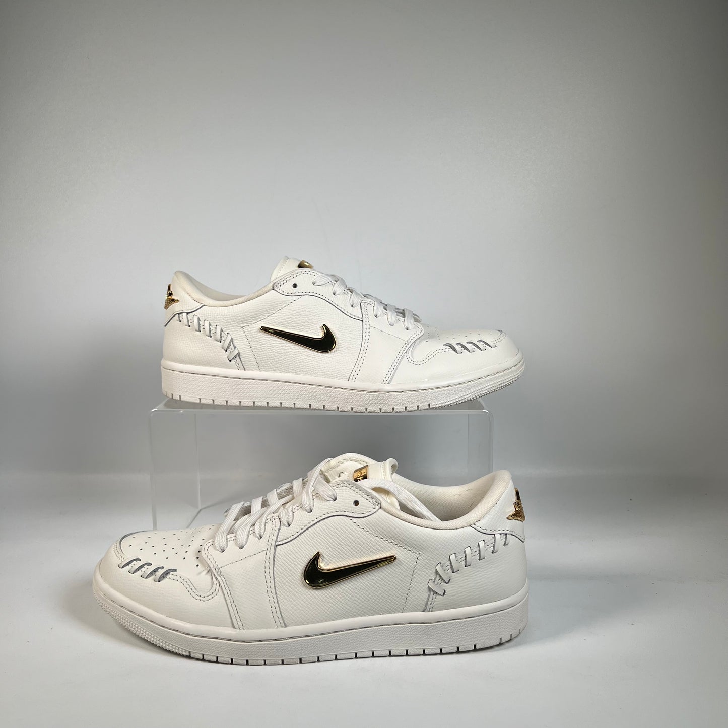 Jordan 1 Low Method of Make Sail Metallic Gold (2024) Size 8.5M/10W USED s22212