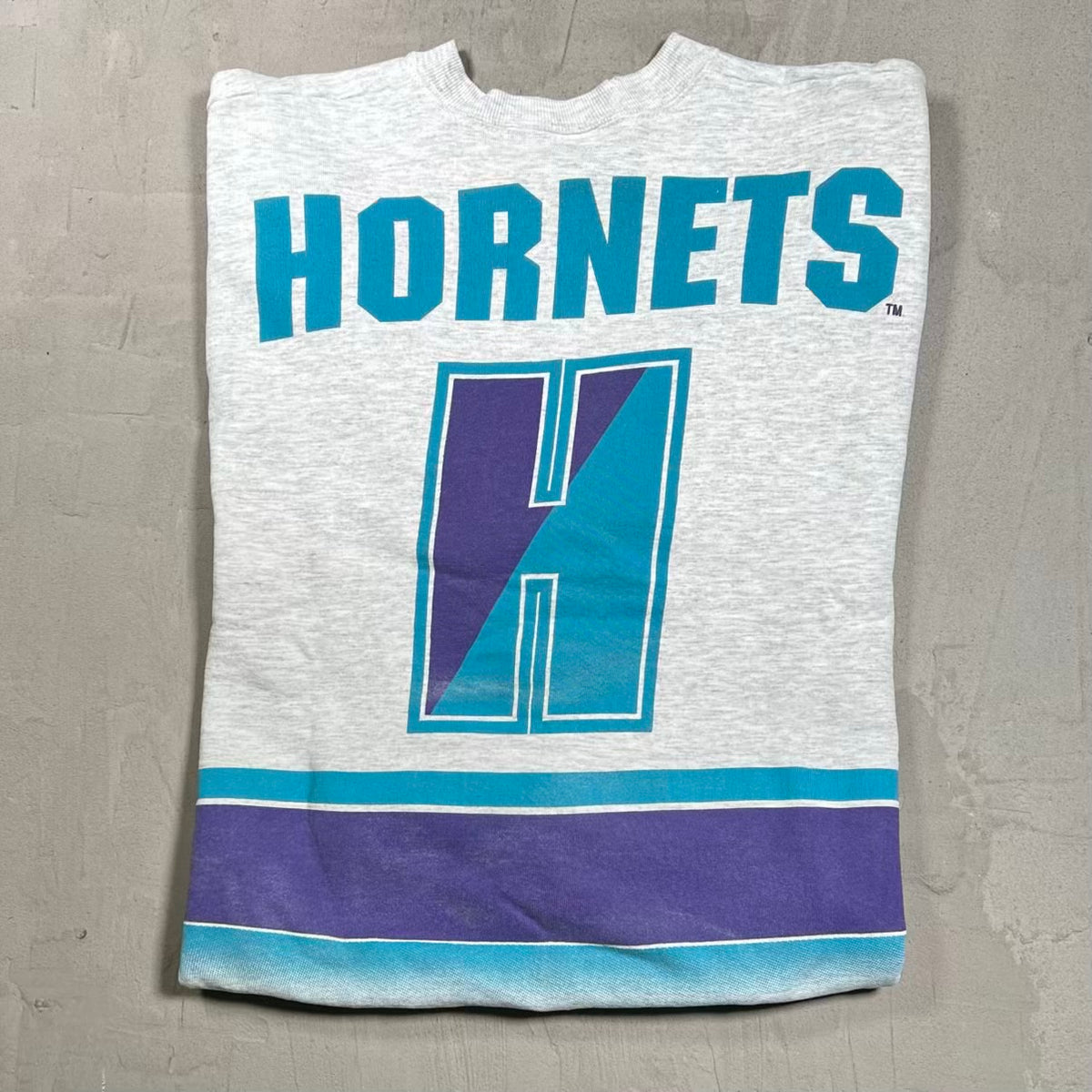 1990s Charlotte Hornets NBA Wrap Around AOP Grey Crewneck Size Large USED v20134