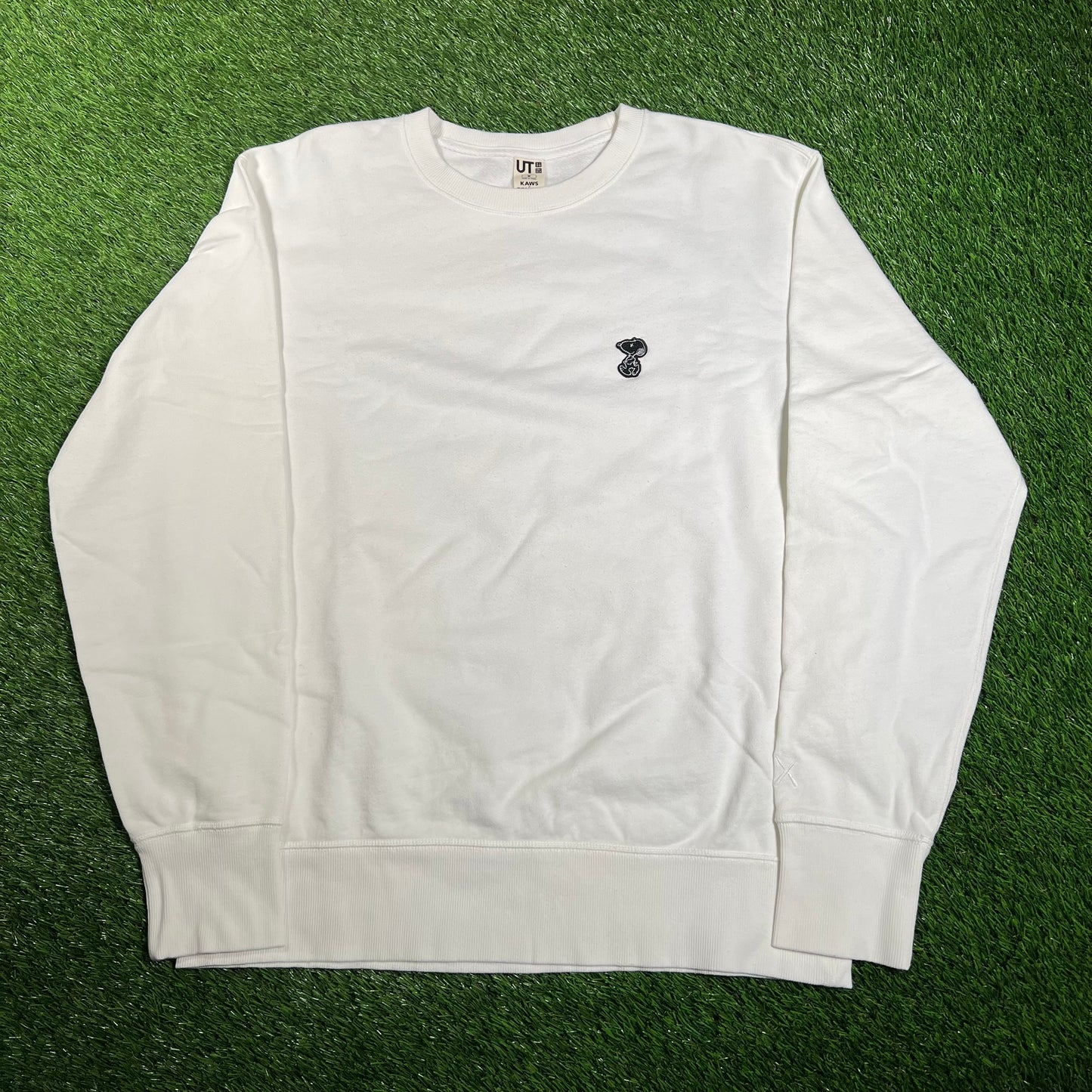 Uniqlo Kaws Peanuts White Crewneck Size Medium USED v17850