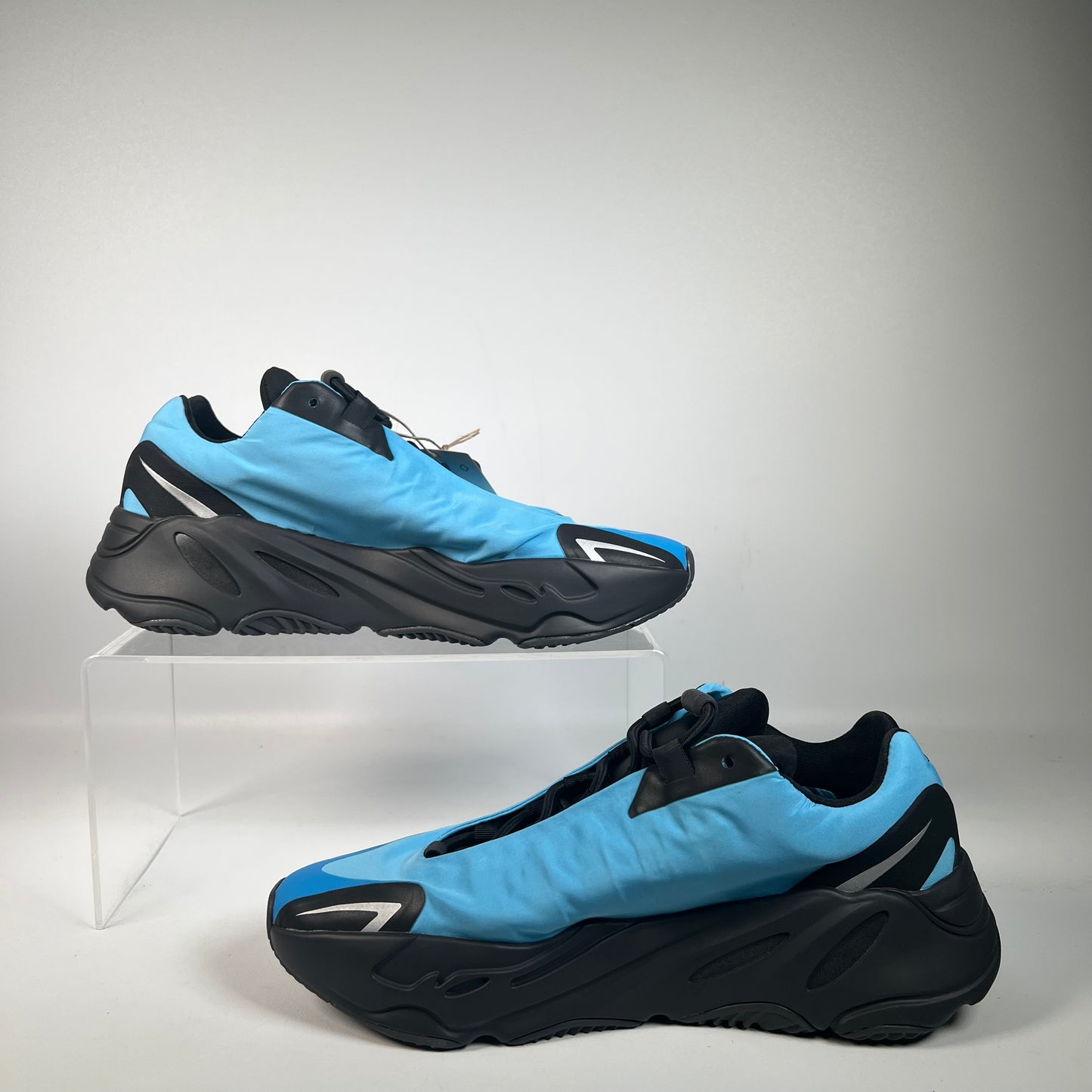 Adidas Yeezy 700 Mnvn Bright Cyan (2021) Size 8.5 NEW s22470