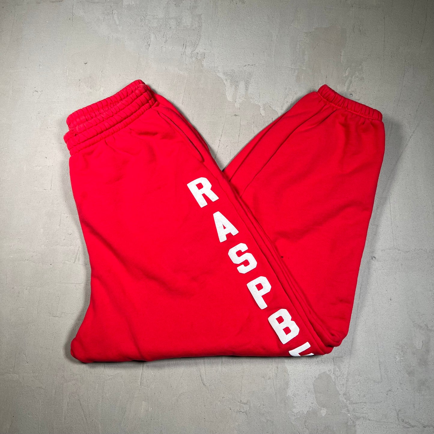 GV Gallery Raspberry Hills Red Sweatpants Size Medium USED x17392