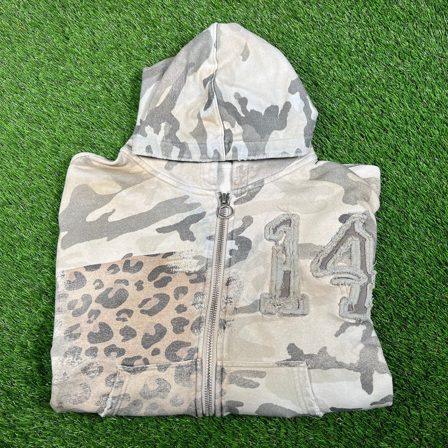 Vale Winter Camo Cheetah Print Zip Up Hoodie Size Small USED x15887