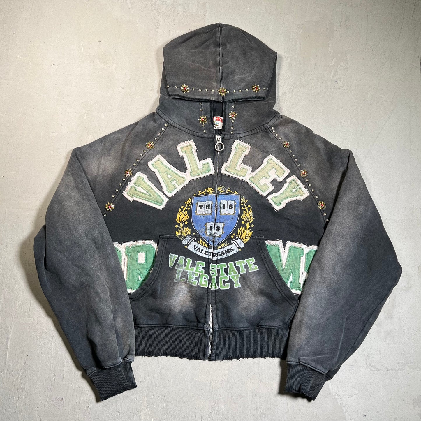 Vale Valley Dreams Distressed Black Full Zip w/ Rhinestones Size Small USED x17662