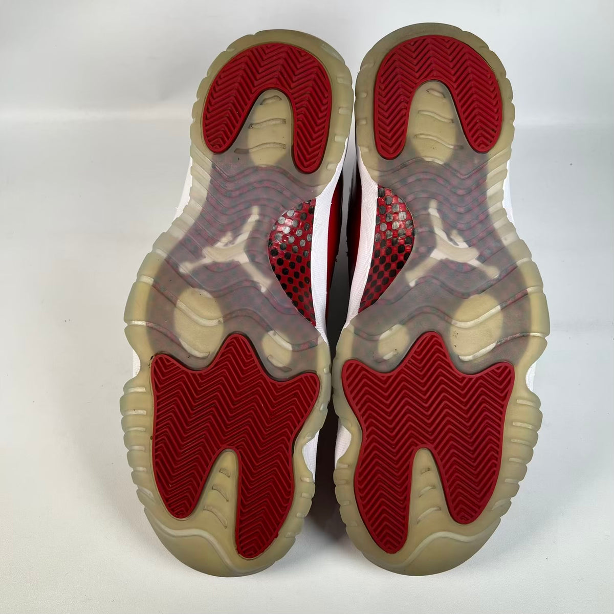 Jordan 11 High Cherry (2022) Size 12 USED s23333