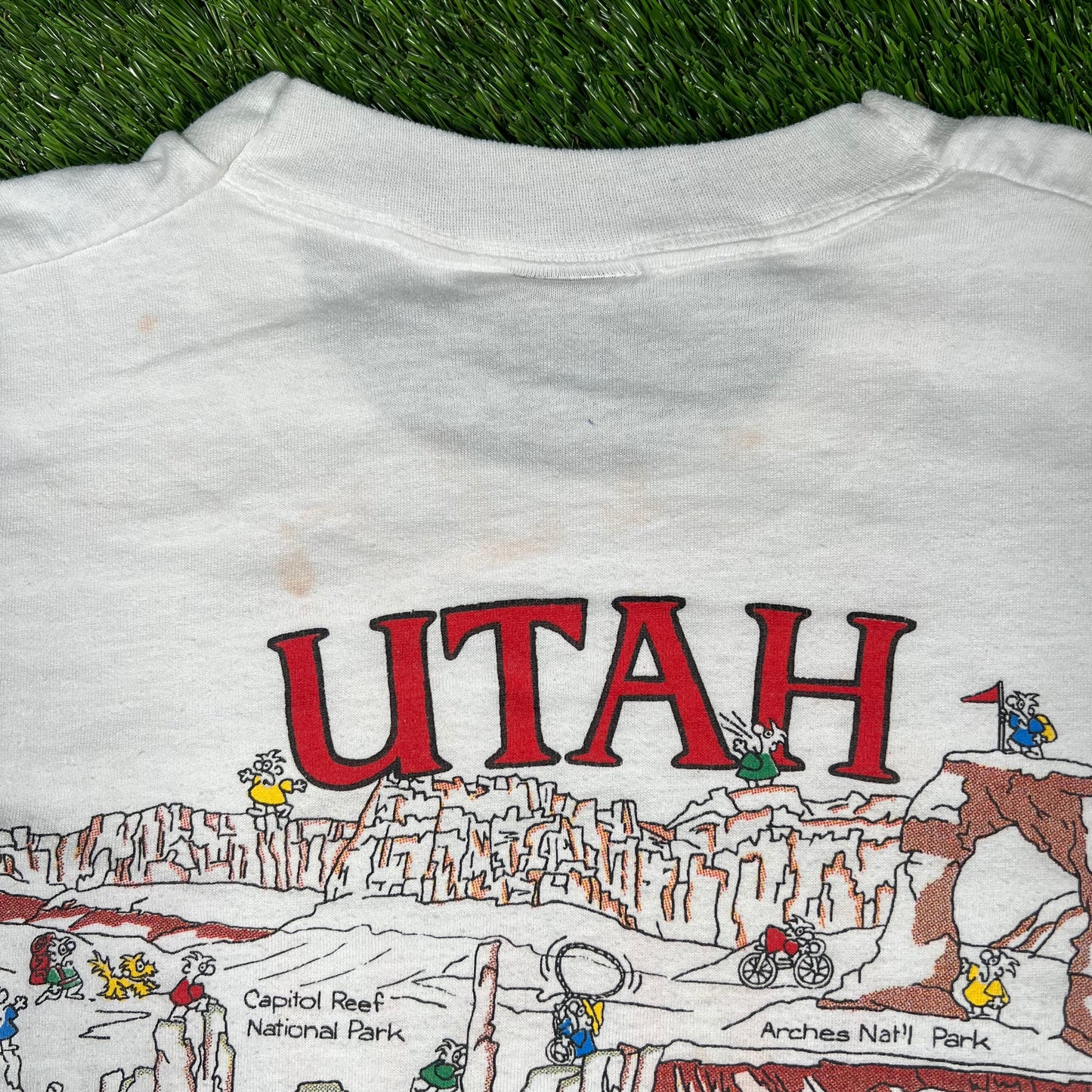 1990s Utah White Art Tee Size XL USED v17338