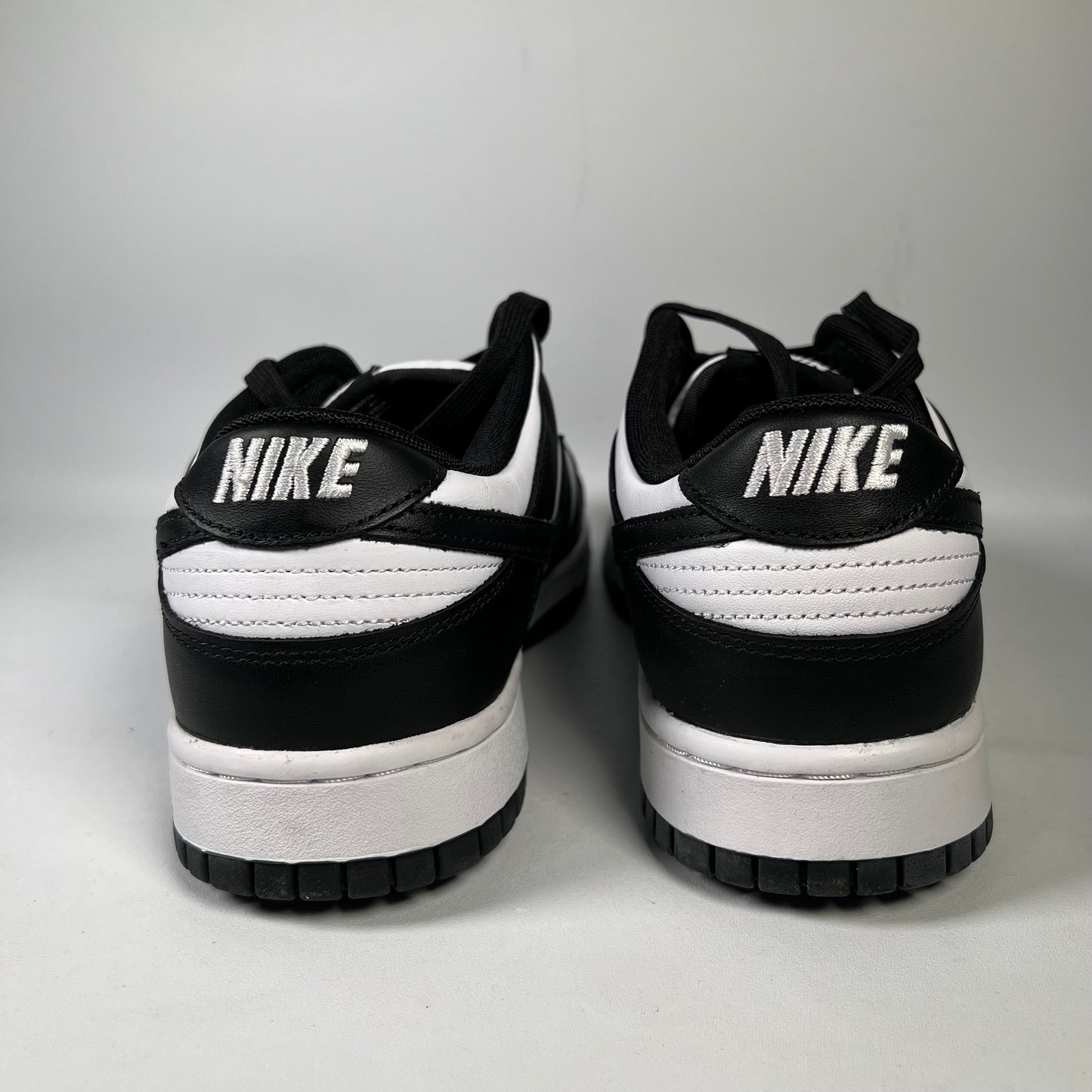 Nike dunk low panda Size 10.5M/12W NEW s12160