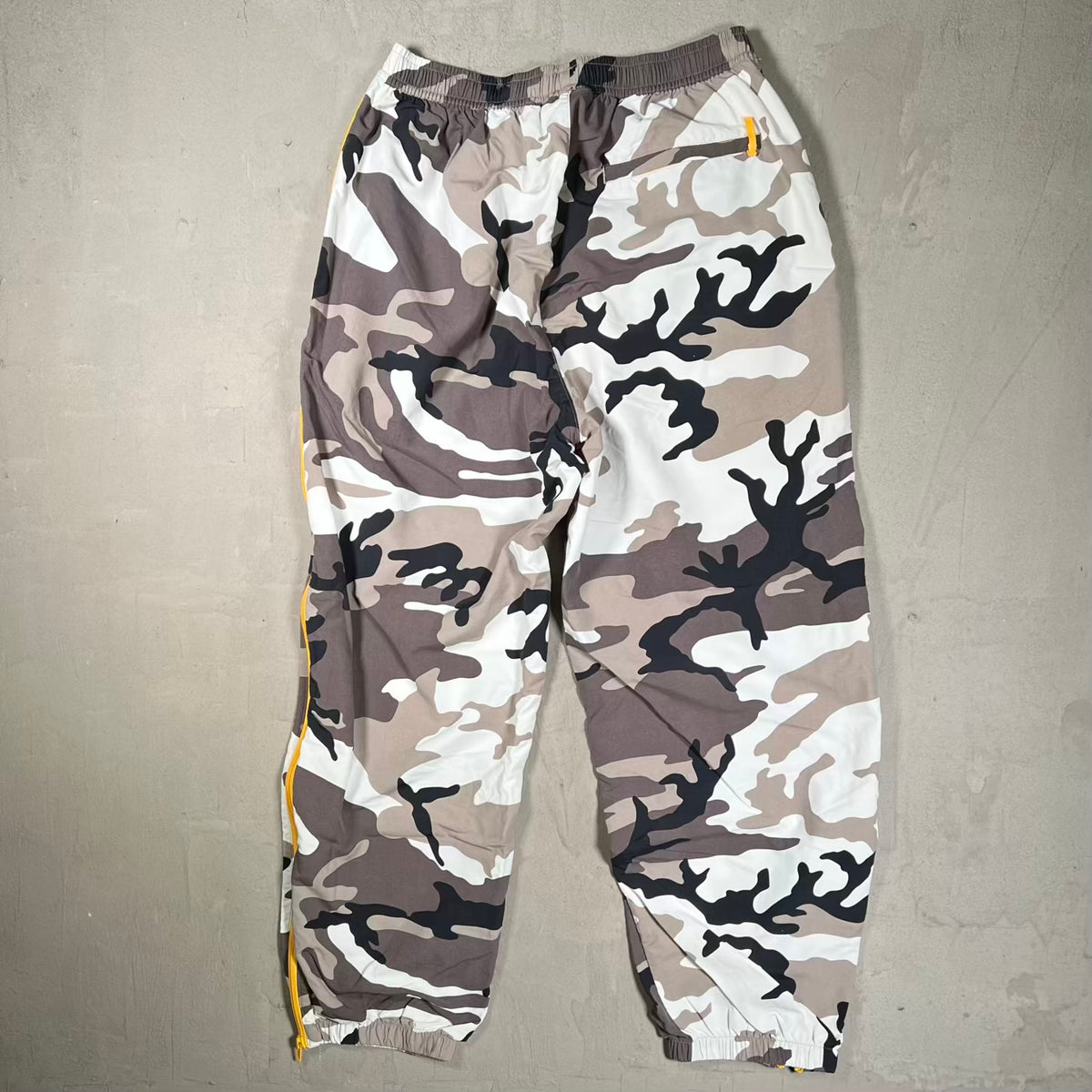 Supreme Contrast Zip Warm Up Pant Snow Camo (2025) Size Medium USED x18786