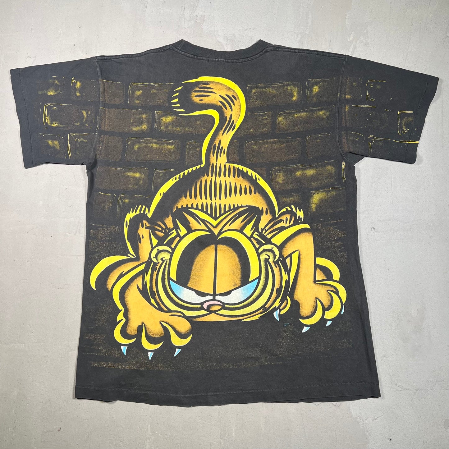 1990s Garfield the Cat AOP Black Tee Size Large USED v19158
