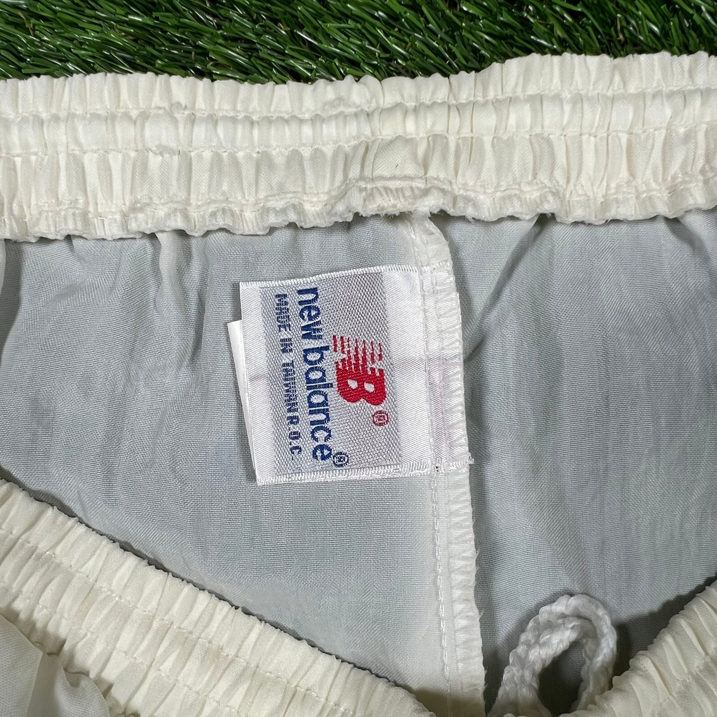 1990s New Balance White Nylon Track Pants Size Large USED v17028