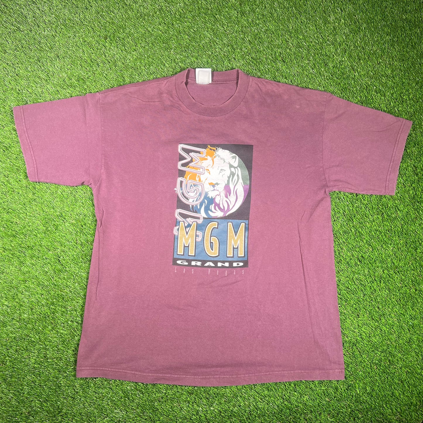 1997 MGM Grand Lion Burgandy Tee Size XXL USED v17414