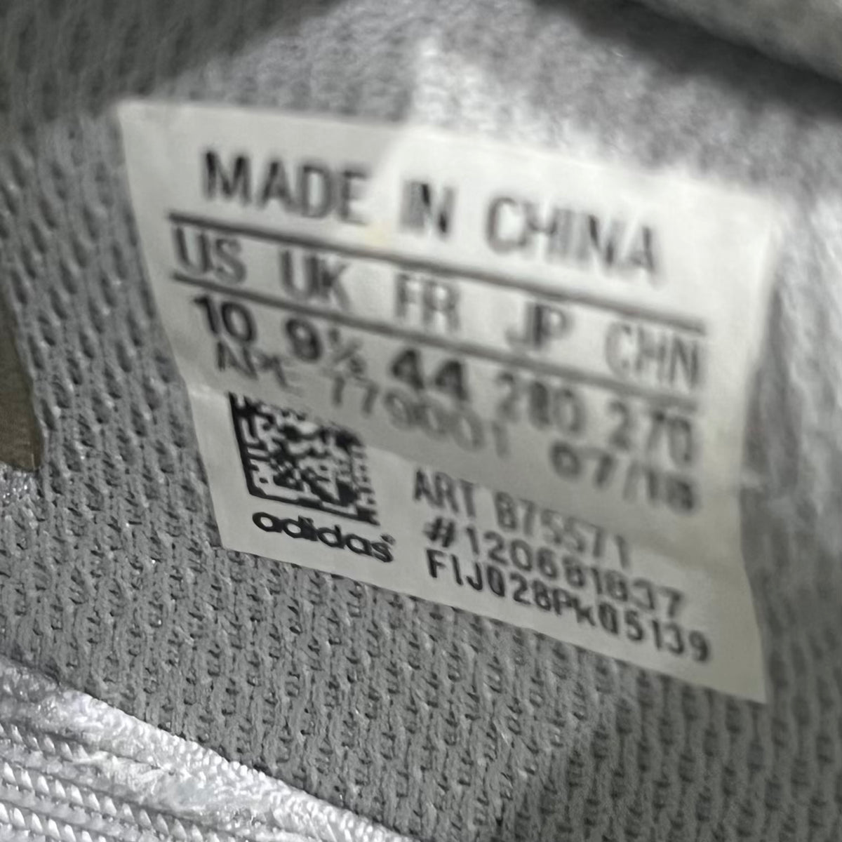 Yeezy 700 Wave Runner (2018) Size 10 USED s22755