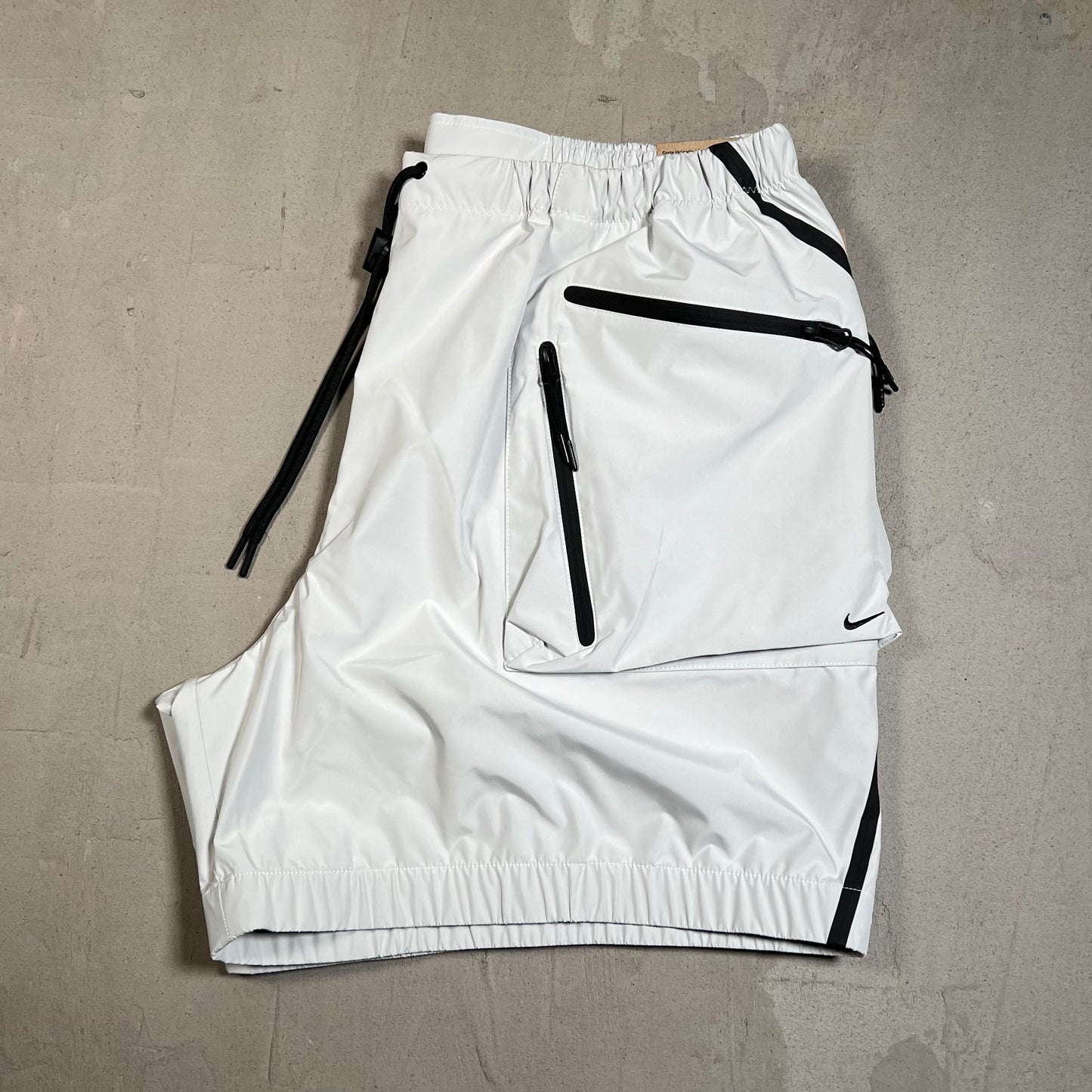 Nike Light Grey w/Zippers Running Shorts Size Large NEW v19569