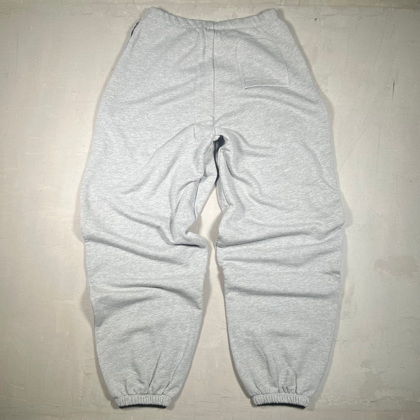 GV Gallery Greedy Unit Grey Sweatpants Size Small NEW x17192