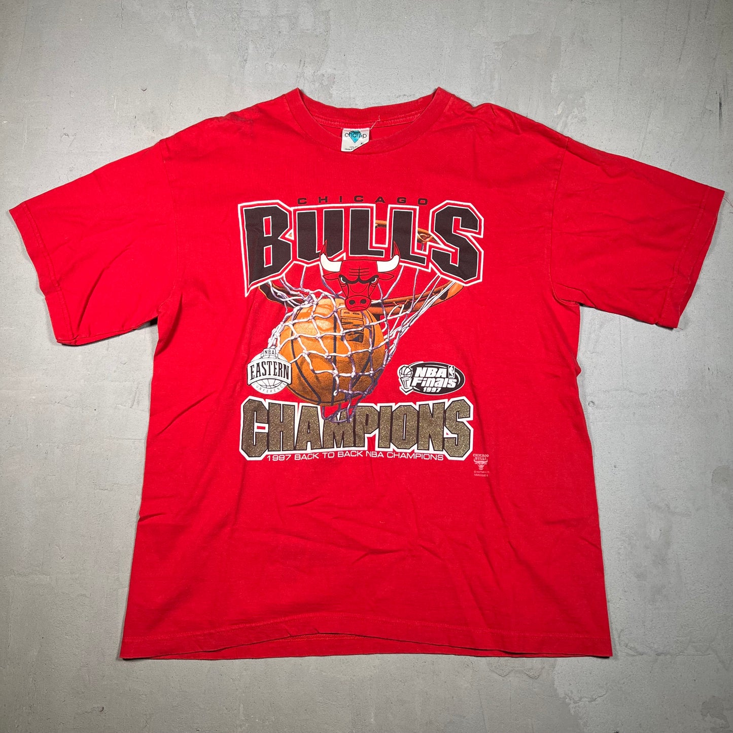 1997 Chicago Bulls NBA Finals Back to Back Champ Tag Red Tee Size XL USED v16728