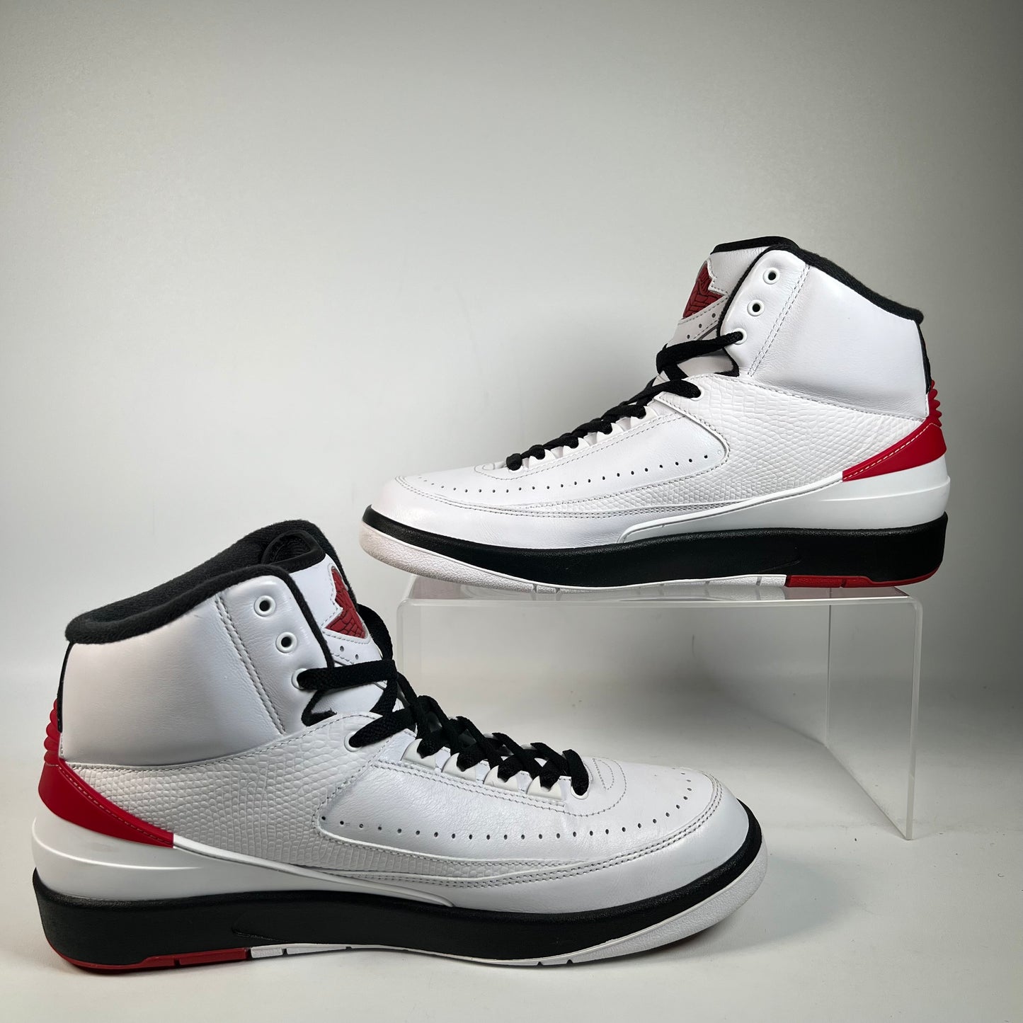 Jordan 2 Chicago (2022) Size 10.5 USED s22429