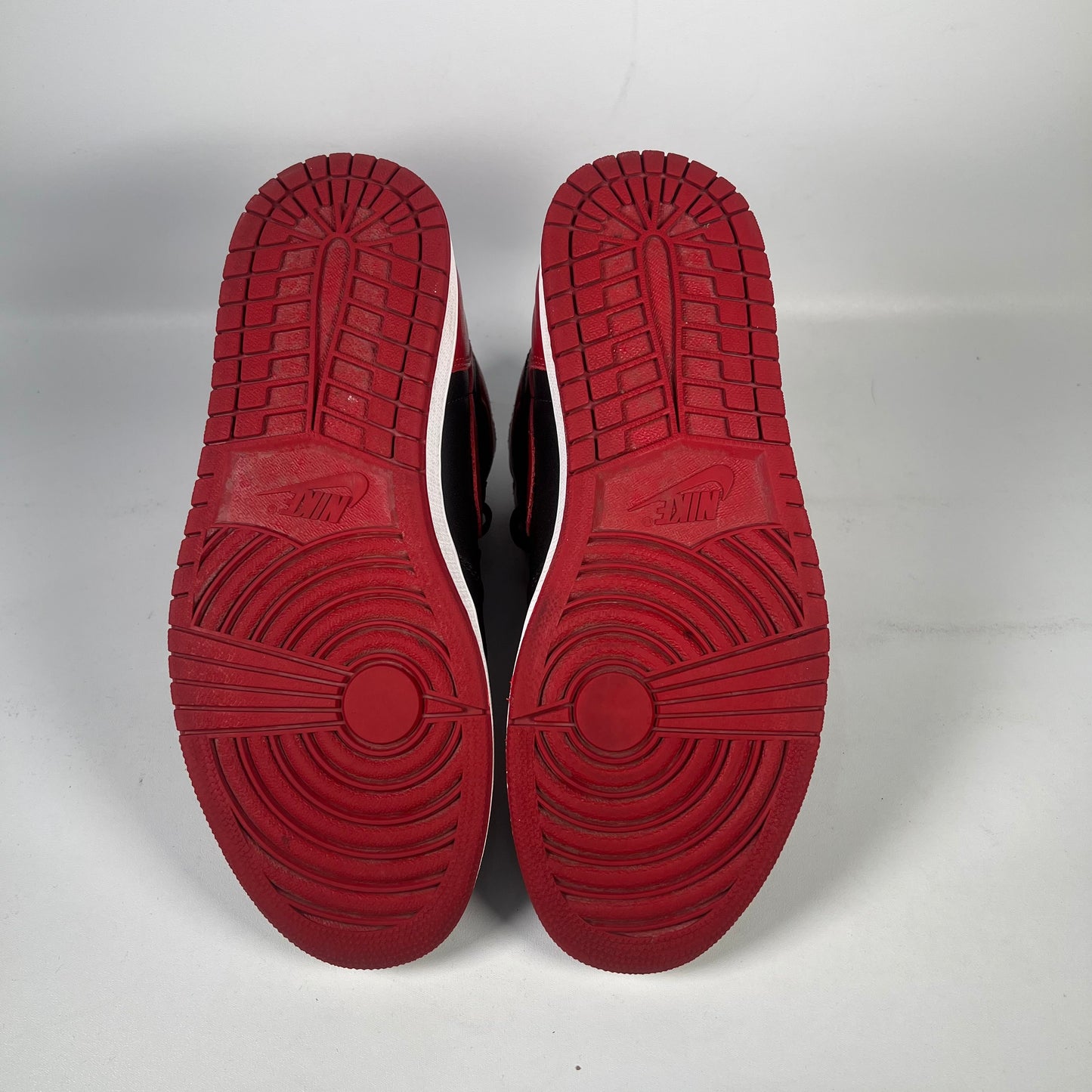 Jordan 1 Bred Banned (2016) Size 9 USED s19840