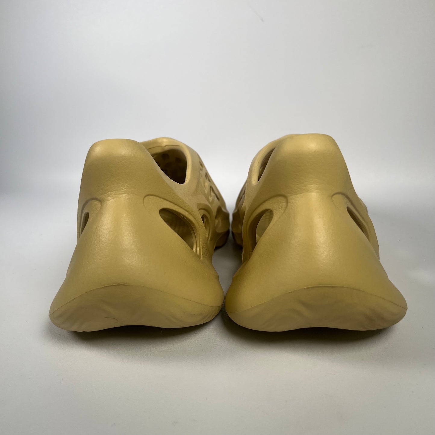 Yeezy Foam Runner Sulfur (2022) Size 9 USED s17895