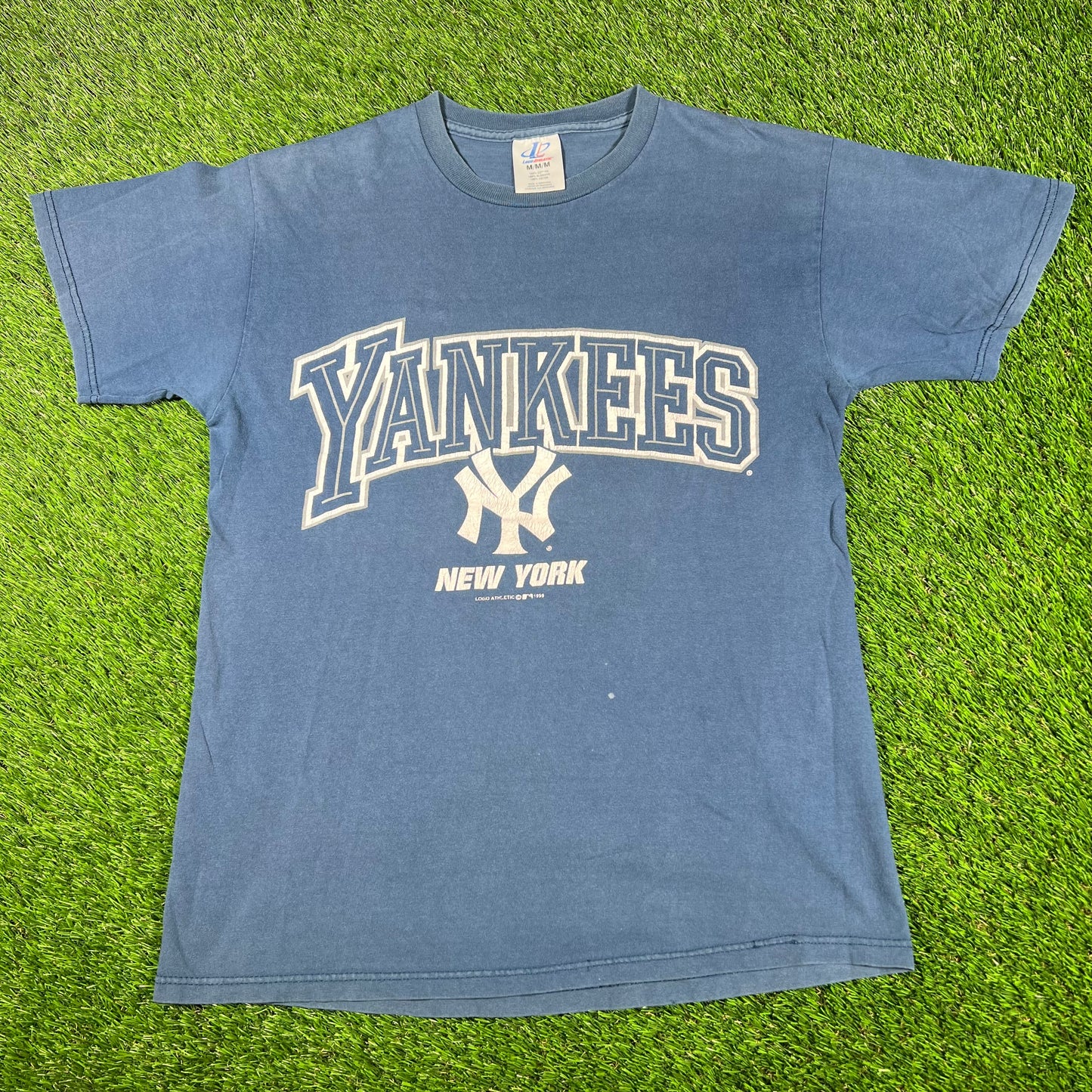 1999 New York Yankees Blue Logo Tee Size Medium USED v16995