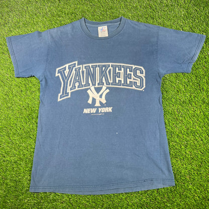 1999 New York Yankees Blue Logo Tee Size Medium USED v16995