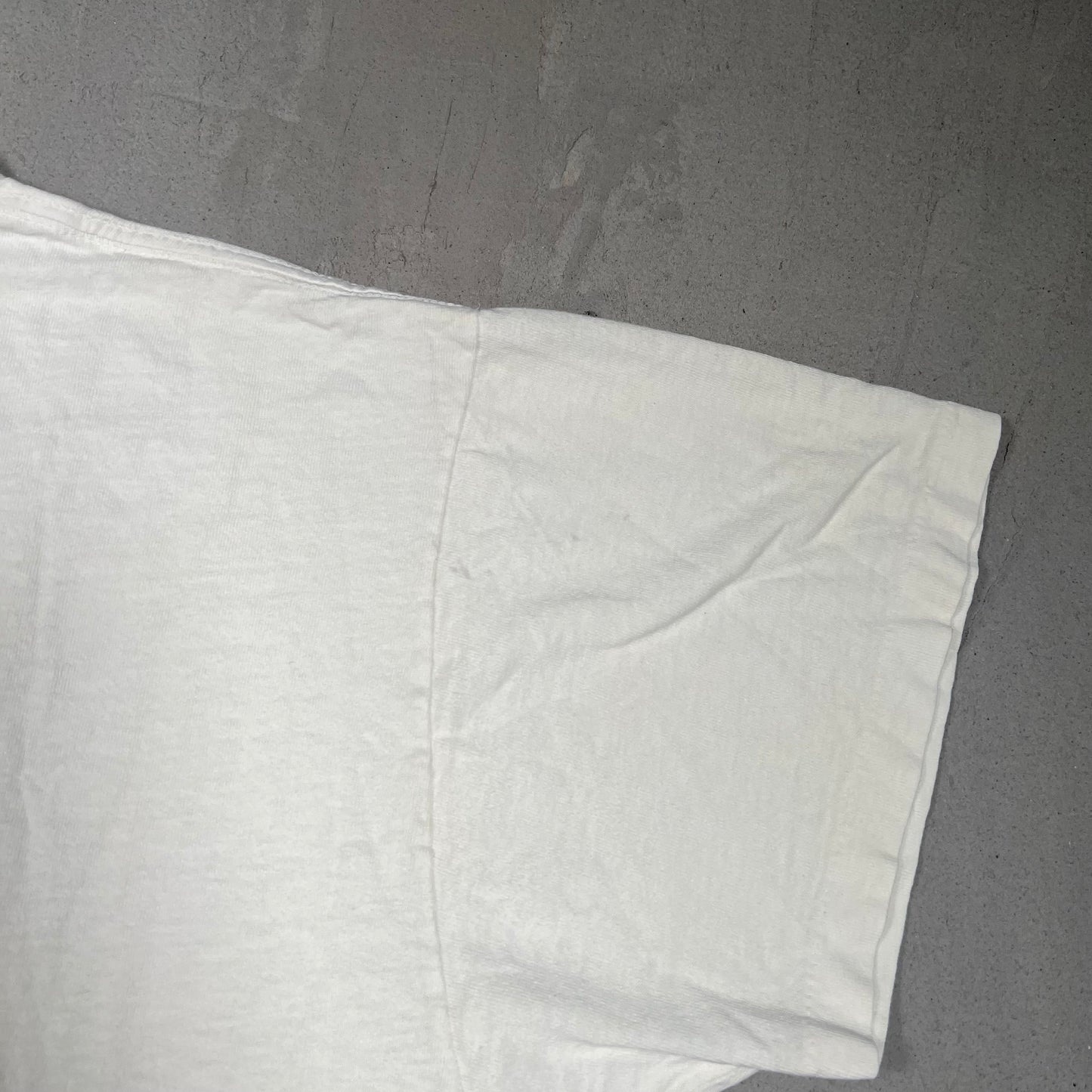 1989 Guess Australia Kangaroo Run White Tee Size Large USED v19178