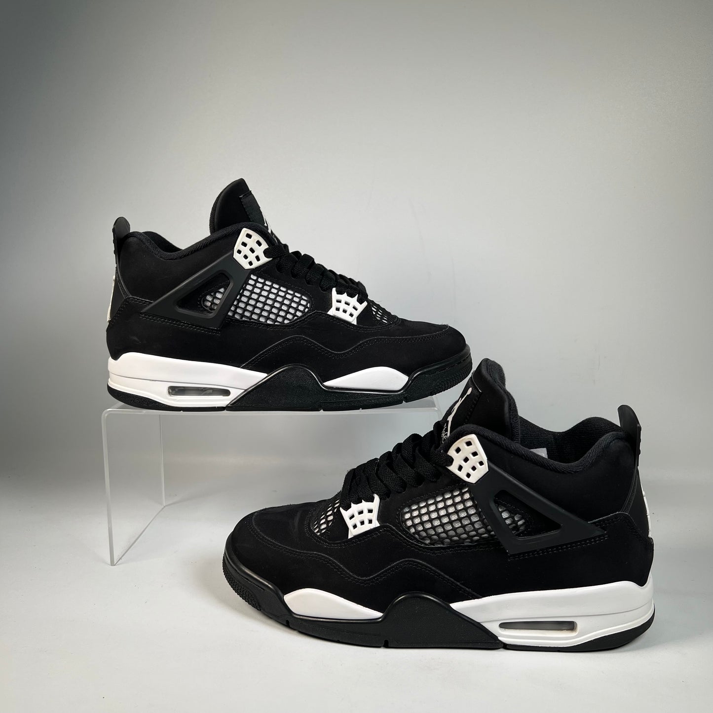 Jordan 4 White Thunder (2024) Size 8.5 USED s22320