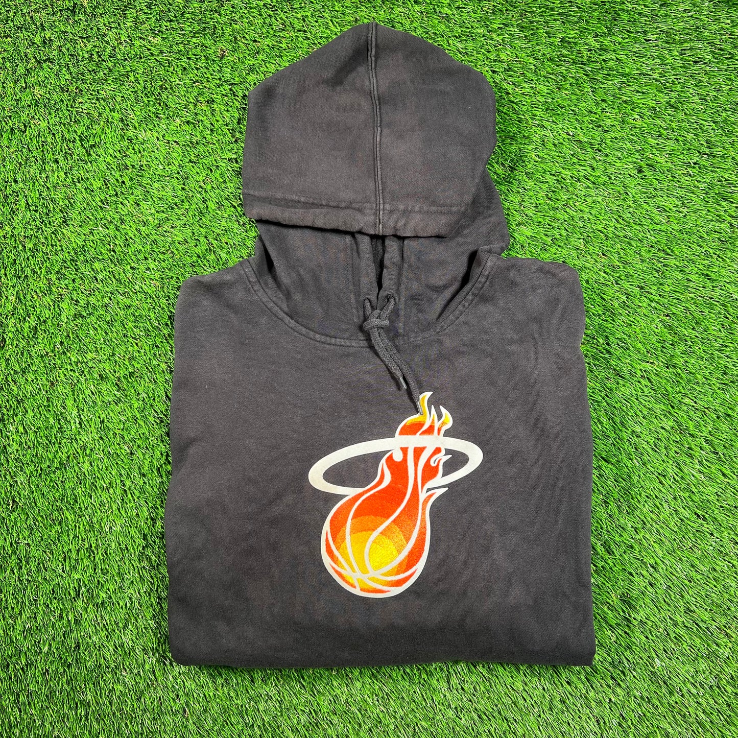 Y2K NBA Miami Heat Washed Black Hoodie Size Large USED v18541