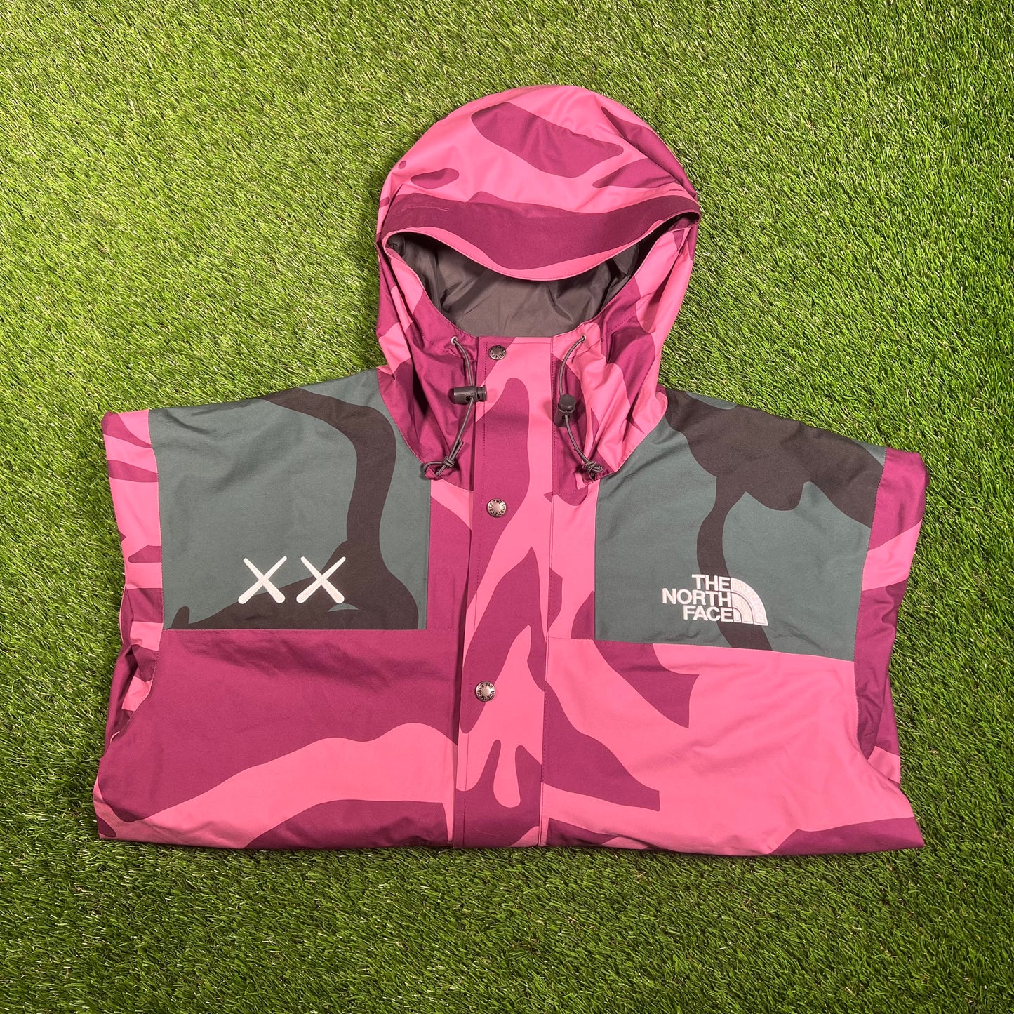 North Face Kaws Mountain Jacket Pamplona Purple 86 Print Size Medium NEW x15678