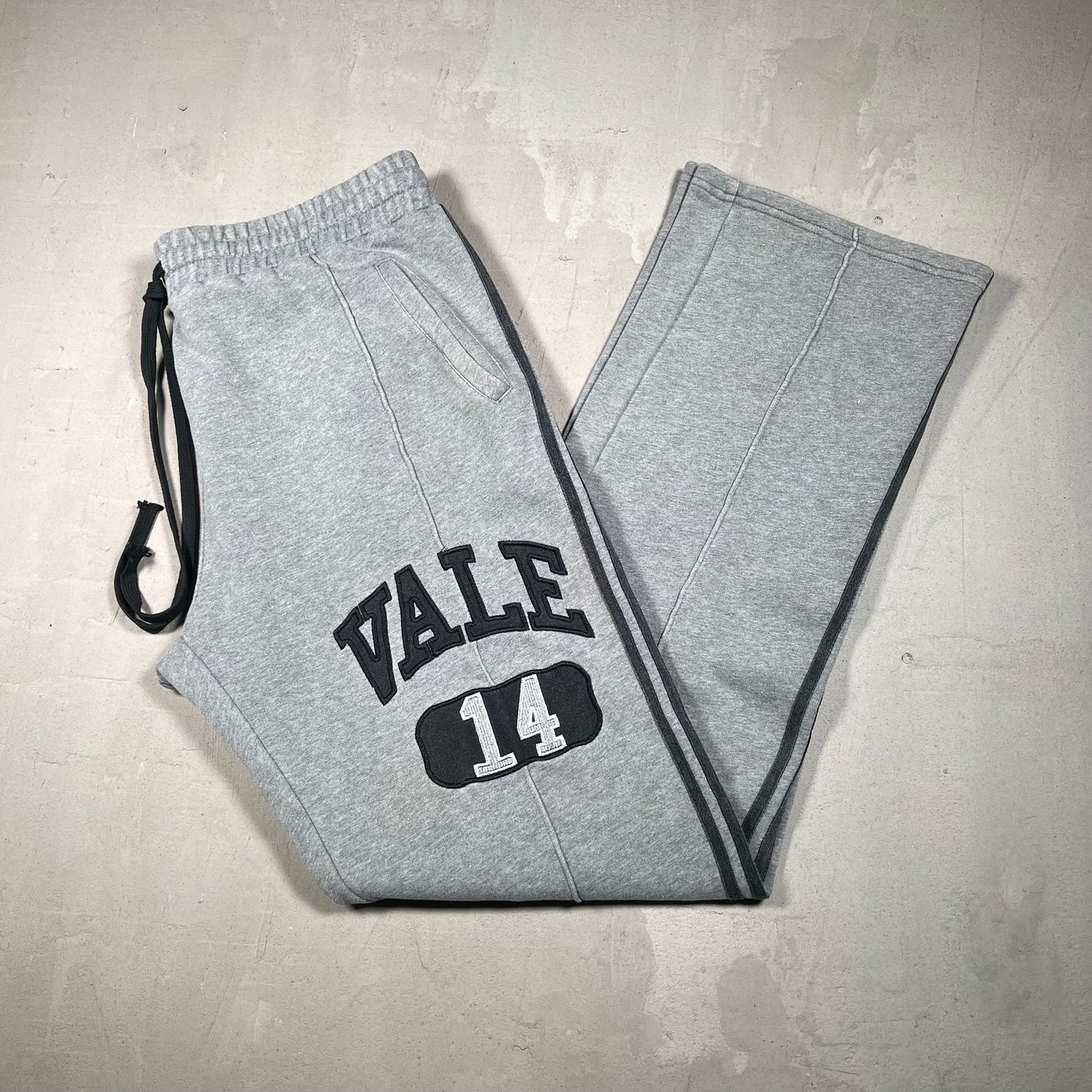 Vale "Vale 14" Grey Striped Straight Leg Sweatpants Size XL NEW x17018