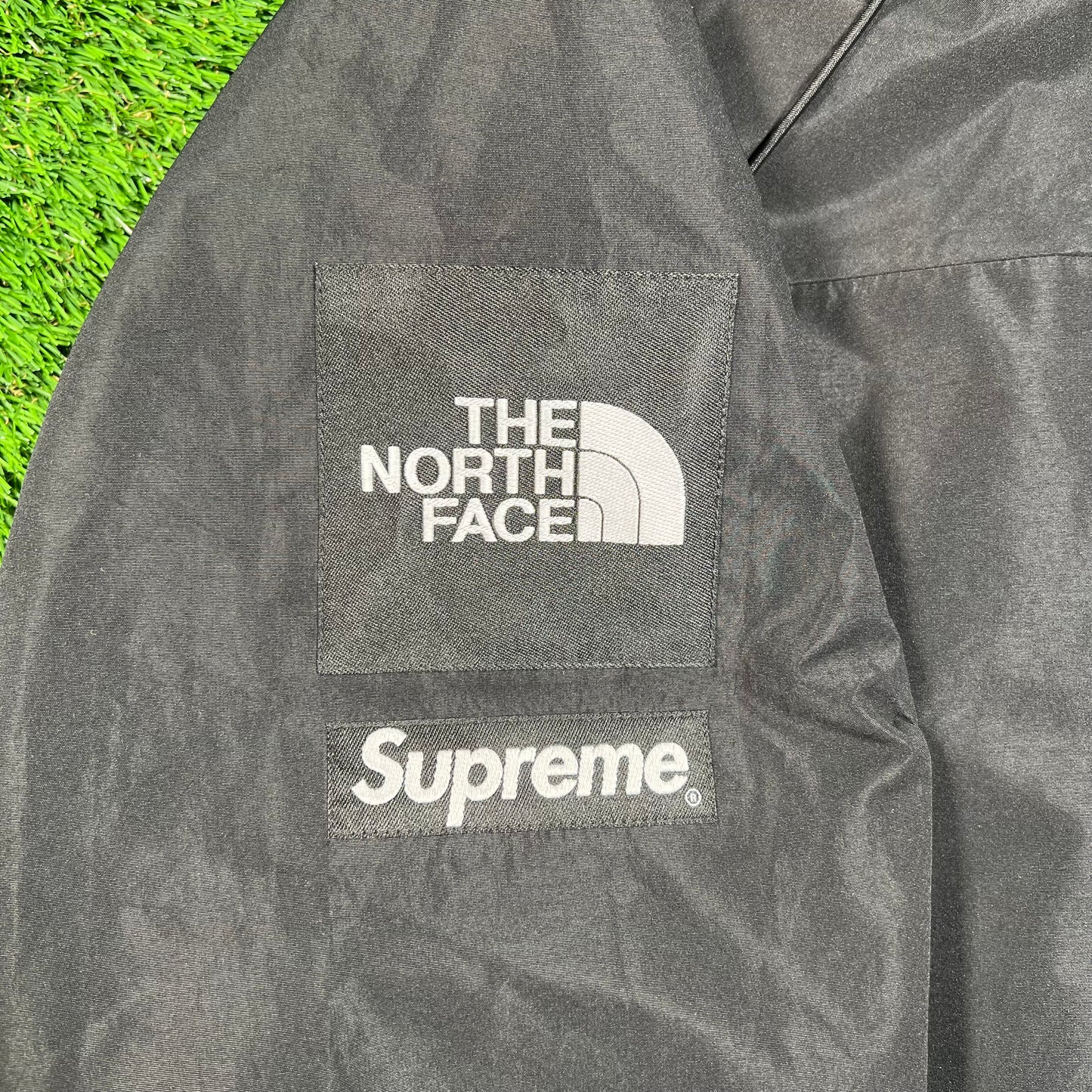 Supreme North Face Split Taped Seam Shell Black Jacket (2024) Size Small USED x16377
