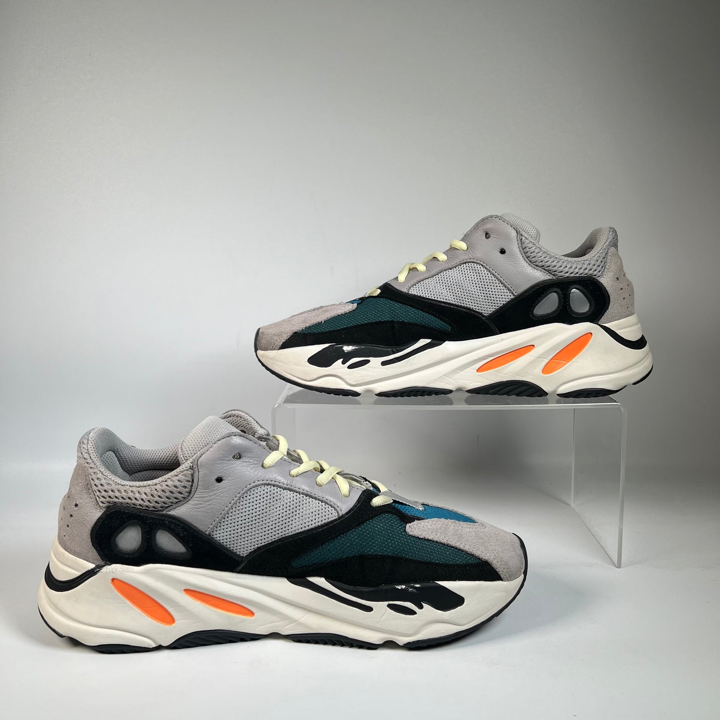 Yeezy 700 Wave Runner (2017) Size 10.5 USED s22063