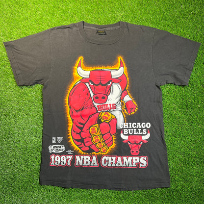 1997 Chicago Bulls 5 Rings Bull Black Tee Size Large USED v18870
