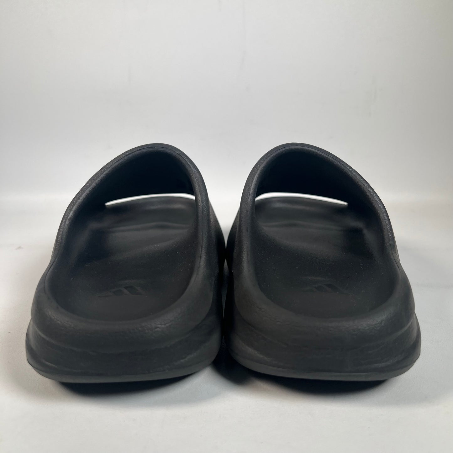 Yeezy Slide Onyx (2022) Size 5 USED s22201