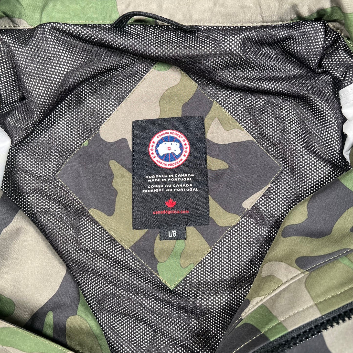 Canda Goose Camo Puffer Jacket Size Large USED x15888