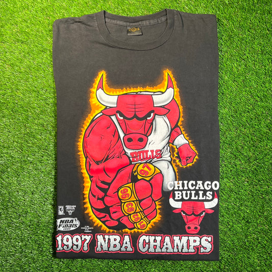 1997 Chicago Bulls 5 Rings Bull Black Tee Size Large USED v18870