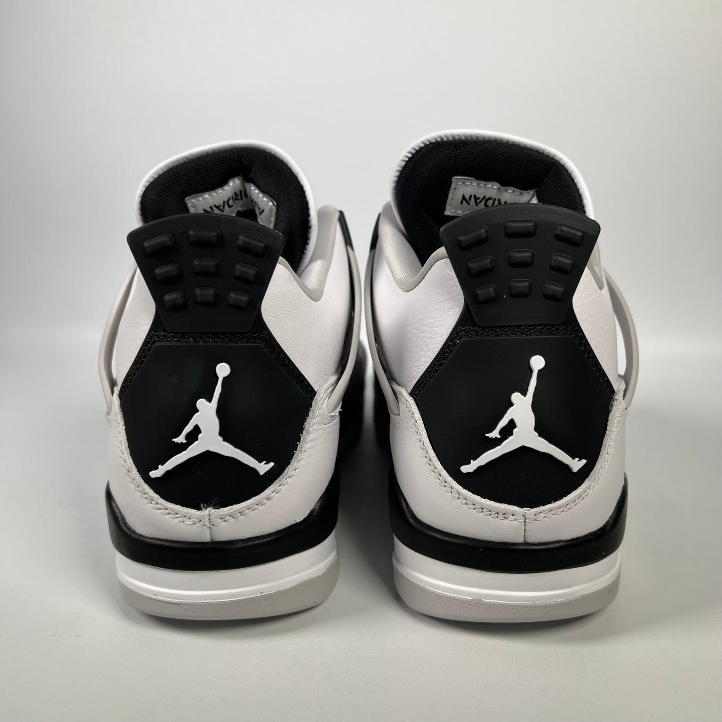 Jordan 4 Military Black (2022) Size 8 NEW s18440