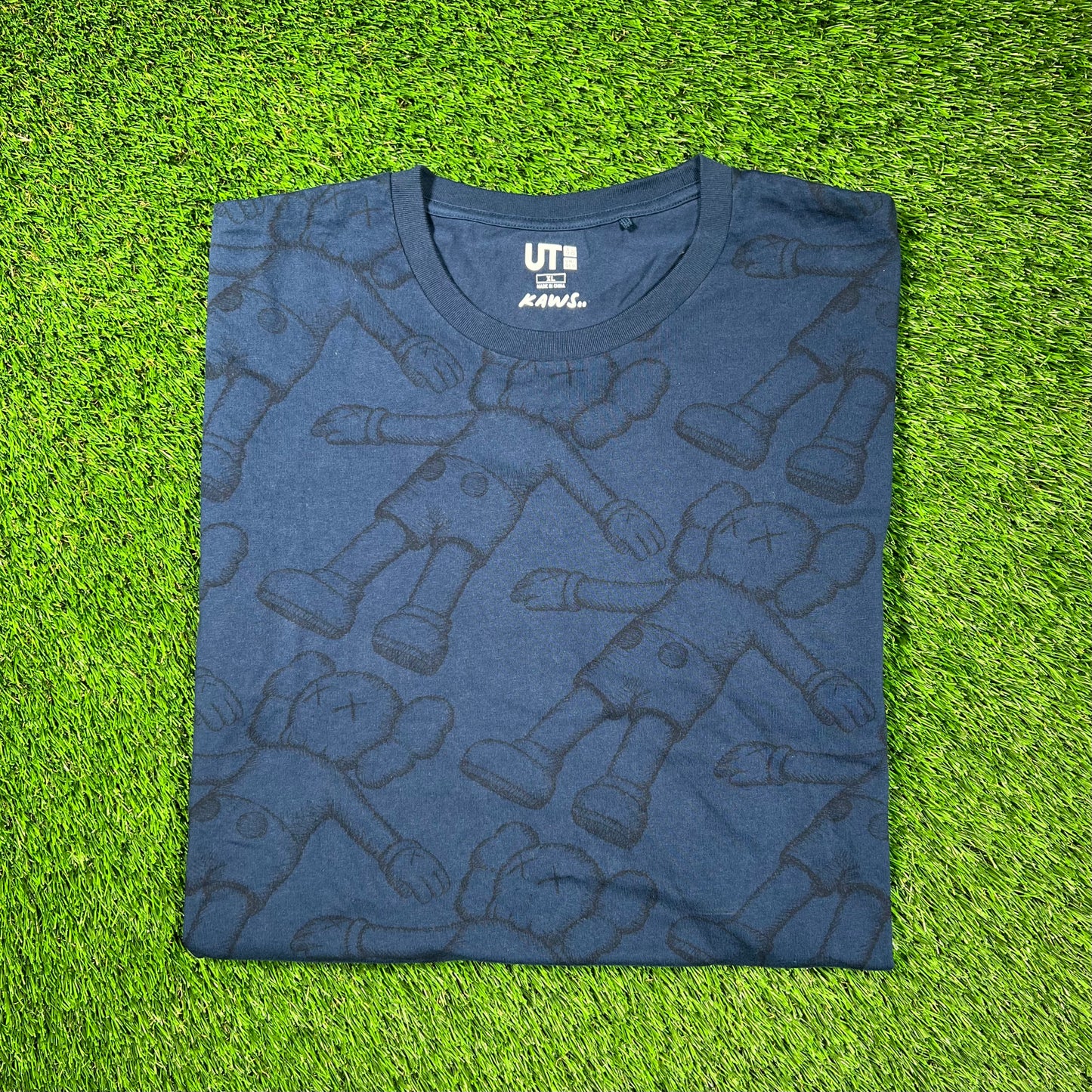 Kaws Uniqlo Laying Figure AOP Blue Tee Size XL USED x16701