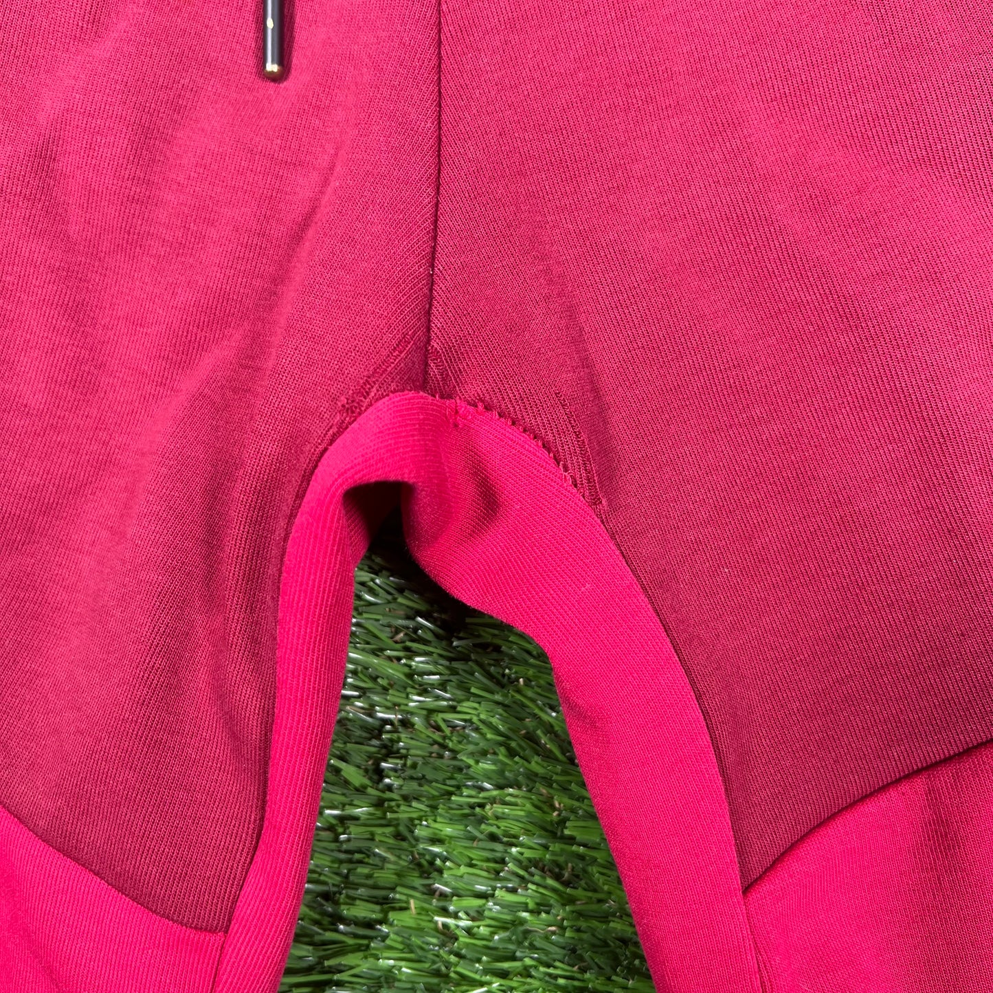Nike Tech Red on Red Sweatpants Size Medium USED v16927