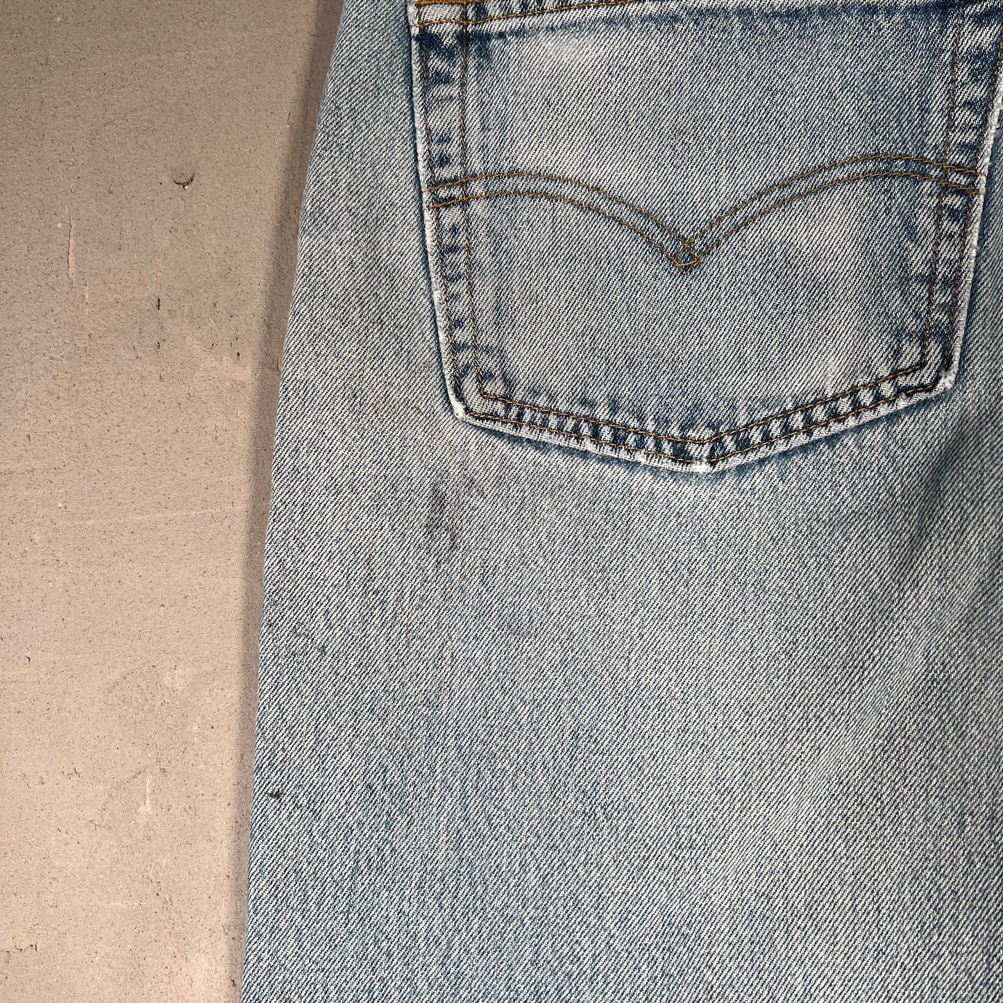 1990s Levis 501 Red Tab Blue Jeans Size 38x34 USED v19118