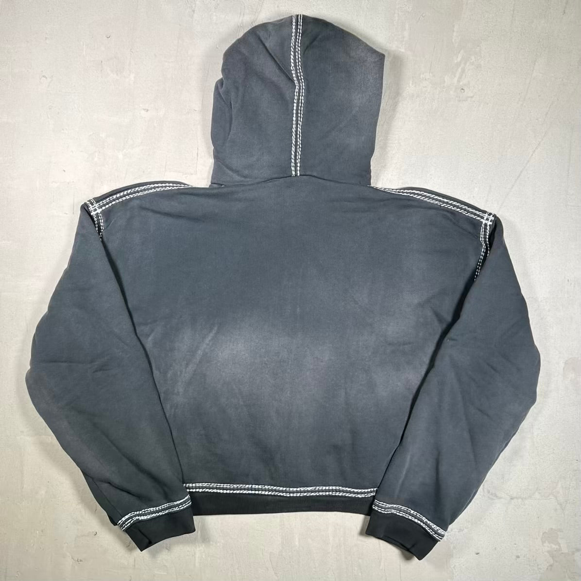GV Gallery Raspberry Hills Black Skunk Zip Up Hoodie Size Small USED x18910