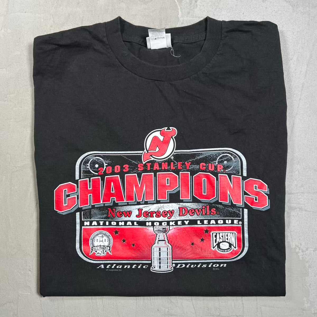 2003 NJ Devils Stanley Cup Champs Black Tee Size Large USED v20355