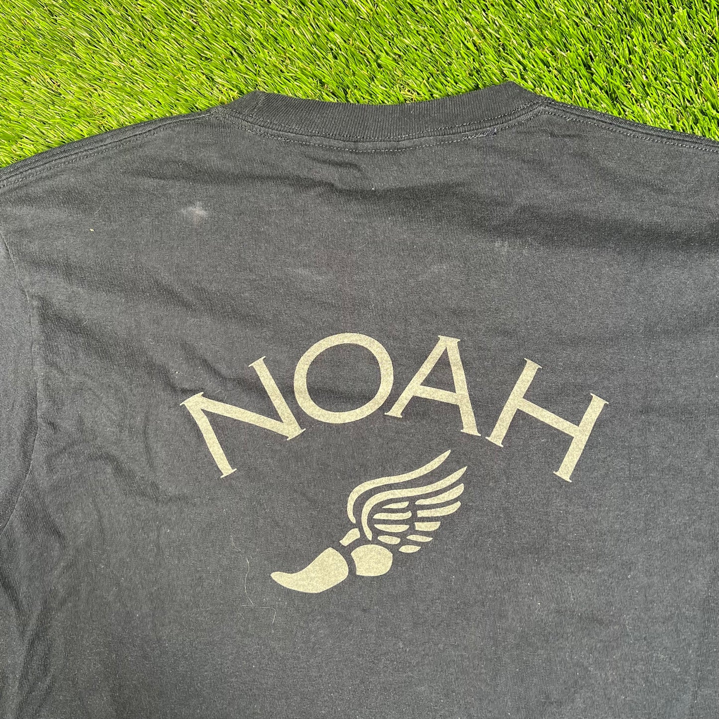 Noah Navy Winged Foot Longsleeve Size Medium USED x15818