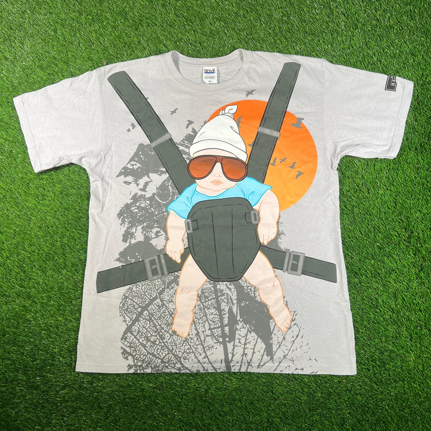 2009 The Hangover Baby Carrier Grey Tee Size Large USED v17717