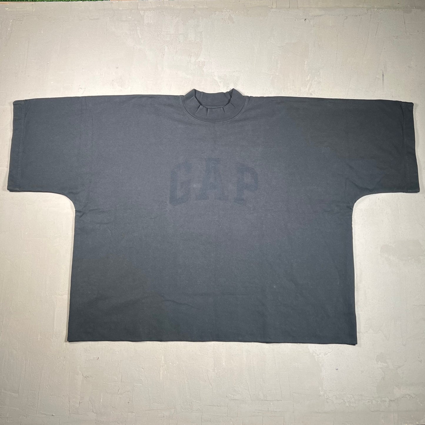 Yeezy Gap Dove Black Oversized Tee Size Large USED x17498